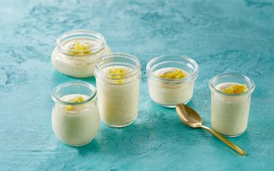 Citronmousse anrettet i små glas