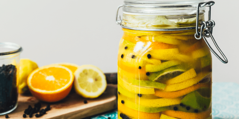 fermentererede citrusfrugter på glas